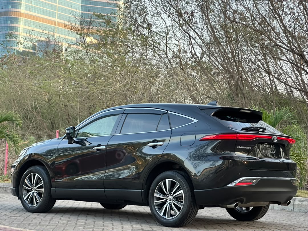 Toyota Harrier thumbnail 3